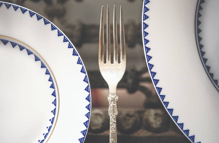 Fresh, Light and Airy Summer Table Setting